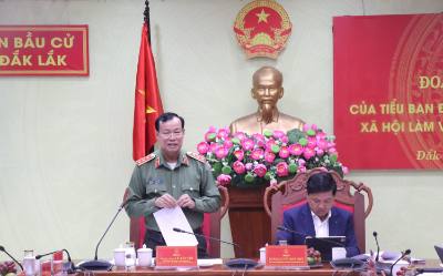 Thượng tướng Lê Tấn Tới, Ủy viên Trung ương Đảng, Ủy viên Ủy ban Thường vụ Quốc hội, Chủ nhiệm Ủy ban Quốc phòng, An ninh và Đối ngoại của Quốc hội phát biểu tại buổi làm việc. Ảnh: Tường Quân – TTXVN