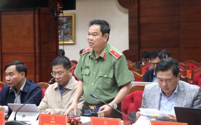 Thiếu tướng Phan Thanh Tám, Giám đốc Công an tỉnh Đắk Lắk thông tin về tình hình an ninh trật tự trên địa bàn. Ảnh: Tường Quân – TTXVN