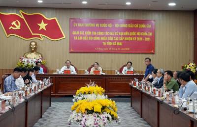 Phó Chủ tịch Quốc hội Nguyễn Đức Hải kiểm tra công tác bầu cử tại Cà Mau. Ảnh: Trung Hiếu - TTXVN