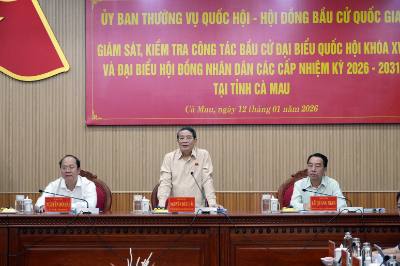 Phó Chủ tịch Quốc hội Nguyễn Đức Hải kiểm tra công tác bầu cử tại Cà Mau. Ảnh: Trung Hiếu - TTXVN