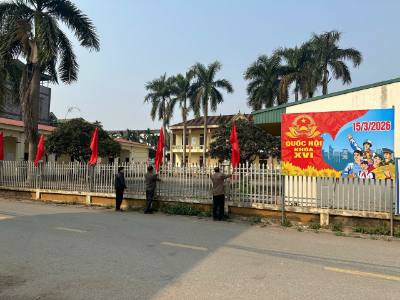 Chính quyền xã Đông Thành treo cờ tuyên truyền ngày bầu cử Đại biểu Quốc hội khóa XVI và đại biểu Hội đồng nhân dân các cấp, nhiệm kỳ 2026 – 2031. Ảnh: Nguyễn Thảo - TTXVN