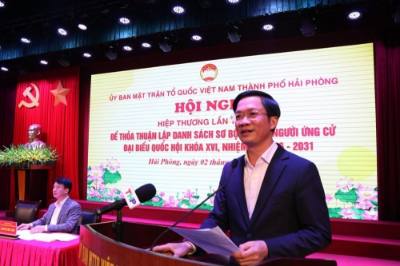 Phó Bí thư Thành ủy, Chủ tịch Uỷ ban Mặt trận Tổ quốc Việt Nam thành phố Hải Phòng Phạm Văn Lập phát biểu kết luận hội nghị. Ảnh: Mạnh Minh – TTXVN