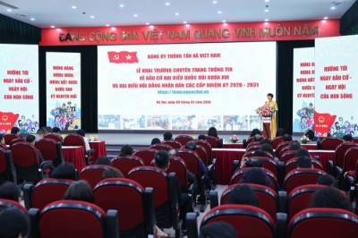 Đồng chí Vũ Việt Trang, Ủy viên Ban Chấp hành Đảng bộ Chính phủ, Bí thư Đảng ủy, Tổng Giám đốc, Chủ tịch Liên Chi hội Nhà báo TTXVN phát biểu. Ảnh: Minh Đức – TTXVN