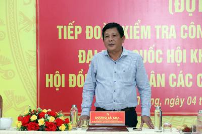 Ông Dương Xà Kha, Bí thư Đảng ủy, Chủ tịch Hội đồng nhân dân, Chủ tịch Ủy ban bầu cử phường Sóc Trăng phát biểu tại buổi làm việc. Ảnh: Trung Kiên - TTXVN