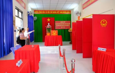 Đến nay, Lâm Đồng đã thành lập 124 Ủy ban bầu cử cấp xã, 2.301 khu vực bỏ phiếu và ban hành quyết định thành lập số lượng Tổ bầu cử theo từng khu vực bỏ phiếu tương ứng. Ảnh: Nguyễn Dũng – TTXVN 