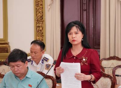 Bà Tạ Thị Yên, Phó Chủ nhiệm Ủy ban Công tác đại biểu, Phó Chánh Văn phòng thường trực Văn phòng Hội đồng Bầu cử Quốc gia lưu ý, Thành phố cần đặc biệt quan tâm đến việc đối soát danh sách cử tri trong bối cảnh di biến động dân cư rất lớn. Ảnh: Hữu Duyên - TTXVN