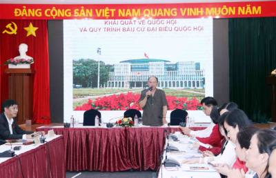 Hội nghị gồm nhiều chuyên đề nhằm trang bị kiến thức cần thiết cho các ứng viên bước vào giai đoạn vận động tranh cử. Ảnh: Xuân Khu-TTXVN
