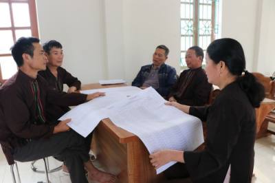 Tổ dân phố Chín Thượng, phường Nguyễn Trãi có 636 cử tri, sau khi thống kê những người làm ăn xa, hiện nay đã xác định được 557 cử tri sẽ đi bỏ phiếu tại khu vực bỏ phiếu số 3 đặt tại nhà văn hóa. Ảnh: Mạnh Minh – TTXVN