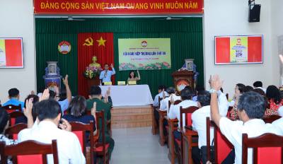 Các đại biểu tỉnh Đồng Nai dự hội nghị biểu quyết thống nhất danh sách chính thức những người ứng cử Đại biểu Quốc hội khóa XVI. Ảnh: Lê Xuân-TTXVN