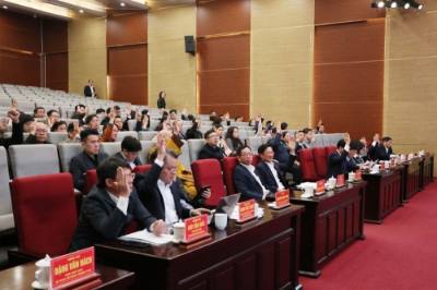 Các đại biểu biểu quyết tại hội nghị. Ảnh: Mạnh Minh - TTXVN