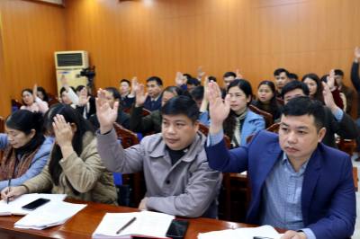 Biểu quyết thông qua danh sách 85 người đủ tiêu chuẩn ứng cử đại biểu HĐND tỉnh Lạng Sơn khóa XVIII, nhiệm kỳ 2026-2031. Ảnh: Văn Đạt - TTXVN