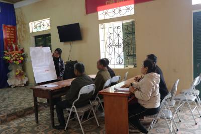 Chi bộ thôn Làng Chạp, xã Trung Sơn (Tuyên Quang) họp phân công nhiệm vụ chuẩn bị công tác bầu cử cho cán bộ thôn. Ảnh: Hoàng Hải - TTXVN