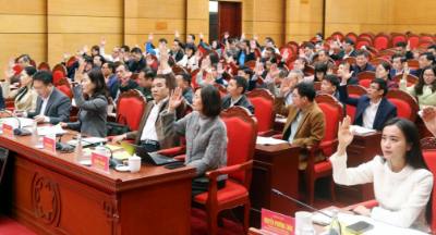 100% đại biểu đồng thuận lựa chọn, lập danh sách người đủ tiêu chuẩn ứng cử. Ảnh: Văn Đức - TTXVN 