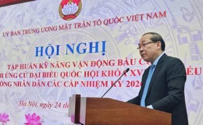 Phó Chủ tịch Ủy ban Trung ương Mặt trận Tổ quốc Việt Nam Hoàng Công Thủy phát biểu tại hội nghị. Ảnh: Phúc Hằng - TTXVN
