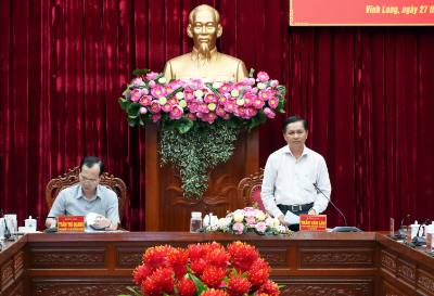 Bí thư Tỉnh ủy, Trưởng Ban Chỉ đạo bầu cử tỉnh Vĩnh Long Trần Văn Lâu phát biểu tại hội nghị. Ảnh: Phạm Minh Tuấn-TTXVN.