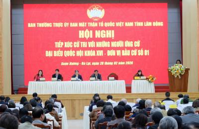 Hội nghị Tiếp xúc cử tri với những người ứng cử Đại biểu Quốc hội khóa XVI tại phường Xuân Hương – Đà Lạt (lâm Đồng) chiều 28/2. Ảnh: Nguyễn Dũng – TTXVN
