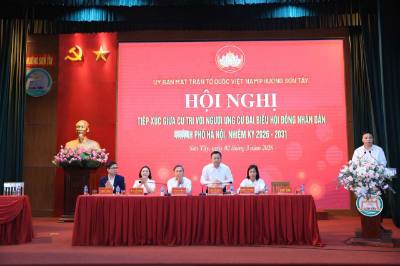 Hội nghị tiếp xúc cử tri diễn ra nghiêm túc, dân chủ, thể hiện tinh thần “gần dân, sát dân, lắng nghe dân và chịu trách nhiệm trước nhân dân”. Ảnh: Hùng Mạnh - TTXVN