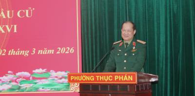 Thượng tướng Bế Xuân Trường, Ủy viên Ban Thường vụ Đảng ủy MTTQ, các đoàn thể Trung ương; Phó chủ tịch Ủy ban Trung ương MTTQ Việt Nam; Bí thư Đảng ủy Trung ương Hội Cựu chiến binh Việt Nam; Chủ tịch Hội Cựu chiến binh Việt Nam, trình bày chương trình hành động. Ảnh: Chu Hiệu - TTXVN.