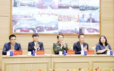 Các ứng cử viên đại biểu Quốc hội khóa XVI tại Đơn vị bầu cử số 3 (tỉnh Hưng Yên). Ảnh: Thế Duyệt – TTXVN 