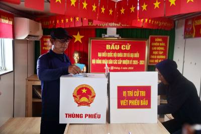 Les pêcheurs de la province centrale de Quang Ngai, qui opéraient dans les eaux voisines, bénéficient également d'un soutien pour exercer leur droit de vote.  VNA/Photo gracieuseté