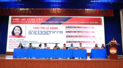 Các cử viên ứng cử Hội đồng Nhân dân các cấp tại buổi tiếp xúc cử tri phường Nha Trang, tỉnh Khánh Hòa. Ảnh: Phan Sáu -TTXVN