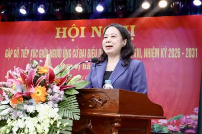 Đồng chí Võ Thị Ánh Xuân, Bí thư Trung ương Đảng, Phó Chủ tịch nước, Phó Chủ tịch Hội đồng Bầu cử Quốc gia trình bày chương trình hành động tại buổi tiếp xúc cử tri. Ảnh: Thanh Sang-TTXVN