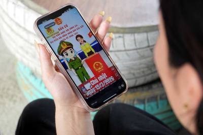 Các clip tuyên truyền về ngày hội bầu cử do Công an xã Bố Trạch (Quảng Trị) sử dụng trí tuệ nhân tạo tạo ra rất trực quan, sinh động. Ảnh: Tá Chuyên - TTXVN