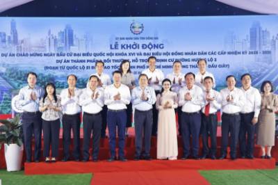 Chủ tịch Quốc hội Trần Thanh Mẫn và đại biểu dự Lễ Khởi động dự án đường Hương lộ 2 tỉnh Đồng Nai. Ảnh: Doãn Tấn - TTXVN