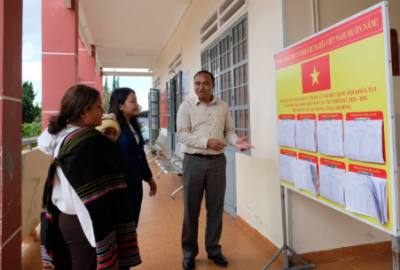 Xã Lạc Dương (Lâm Đồng) hiện đã hoàn thành niêm yết công khai danh sách cử tri trên địa bàn. Ảnh: Nguyễn Dũng – TTXVN
