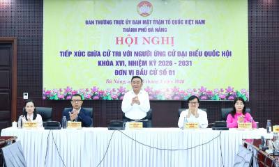 Tran Cam Tu, membre du Politburo et membre permanent du Secrétariat du Comité central du Parti, rencontre les électeurs des quartiers de Hai Chau, Thanh Khe, Hoa Cuong, An Khe, Hoa Khanh, Lien Chieu et Hai Van. Photo VNA : Phương Hoa