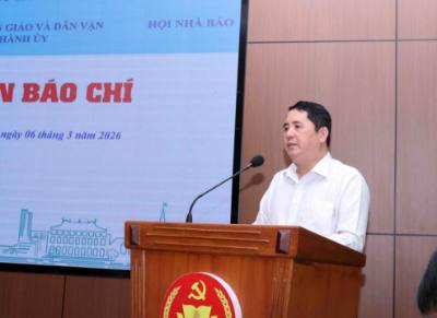 Ông Nguyễn Tấn Phong, Phó Giám đốc Sở Nội vụ Thành phố, Ủy viên Ủy ban Bầu cử Thành phố thông tin về công tác chuẩn bị bầu cử của Thành phố Hồ Chí Minh. Ảnh: Xuân Khu-TTXVN