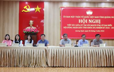 Người ứng cử Hội đồng nhân dân tỉnh Quảng Ngãi khóa XIV nhiệm kỳ 2026-2031 tiếp xúc cử tri phường Nghĩa Lộ.Ảnh: Phạm Cường-TTXVN