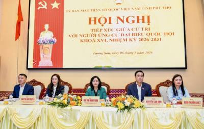 Các ứng cử viên Đại biểu Quốc hội khóa XVI tiếp xúc cử tri tại Đơn vị bầu cử số 5. Ảnh: Vũ Hà- TTXVN