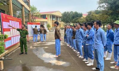 Cơ sở cai nghiện ma túy số 1 tỉnh Thanh Hóa (xã Trung Chính) phối hợp chặt chẽ với các Tổ bầu cử trên địa bàn thực hiện các bước chuẩn bị cho ngày bầu cử đúng quy trình, quy định của pháp luật. Ảnh: TTXVN phát 
