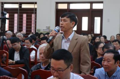 Cử tri phường Bắc Giang, tỉnh Bắc Ninh, bày tỏ kỳ vọng vào các ứng cử viên đại biểu Quốc hội. Ảnh: Thanh Thương - TTXVN