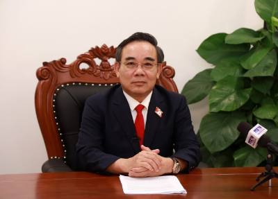 Ông Lê Hữu Trí, Phó Trưởng Đoàn chuyên trách phụ trách Đoàn ĐBQH tỉnh (khóa XV), Phó Chủ tịch UBBC tỉnh Khánh Hòa trả lời phỏng vấn TTXVN. Ảnh: Xuân Triệu - TTXVN