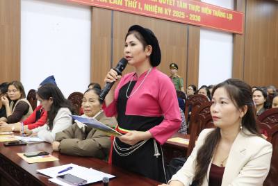 Cử tri xã Yên Bình phát biểu ý kiến, kiến nghị tại hội nghị. Ảnh: Tuấn Anh - TTXVN