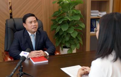 Ông Lâm Đông, Phó Bí thư Tỉnh ủy, Chủ tịch HĐND tỉnh Khánh Hòa, trả lời phỏng vấn của phóng viên TTXVN. Ảnh: Công Thử - TTXVN