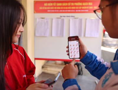 Trên VNeID, cử tri là sinh viên có tài khoản định danh điện tử mức 2 có thể theo dõi nơi bỏ phiếu của mình. Ảnh: Thanh Tùng - TTXVN