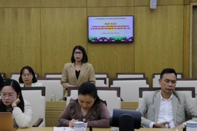 Nhà báo đặt câu hỏi tại cuộc họp báo. Ảnh: Mạnh Minh - TTXVN