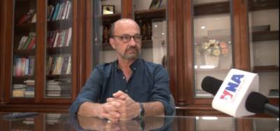 Ông Marcelo Rodriguez, Trưởng ban Đối ngoại Trung ương Đảng Cộng sản Argentina, trả lời phỏng vấn phóng viên TTXVN tại Buenos Aires. Ảnh: Diệu Hương, PV TTXVN tại Argentina