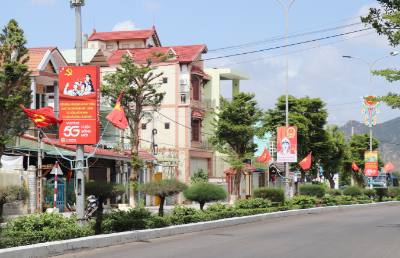 Pa-nô tuyên truyền bầu cử đại biểu Quốc hội khóa XVI và đại biểu Hội đồng nhân dân các cấp nhiệm kỳ 2026–2031 trên địa bàn phường Ninh Chử (Khánh Hòa). Ảnh: Nguyễn Thành - TTXVN