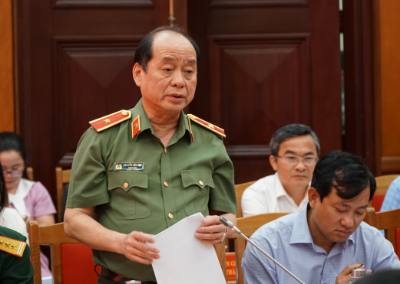 Thiếu tướng Nguyễn Hữu Hợp, Giám đốc Công an thành phố Đà Nẵng, báo cáo tại phiên họp. Ảnh: Quốc Dũng - TTXVN