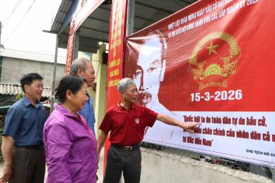 Người dân biên giới Lai Châu háo hức chờ ngày đi bầu cử. Ảnh: Nguyễn Oanh-TTXVN