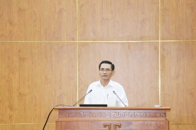 Ông Huỳnh Minh Trung, Chuyên viên Phòng Cải cách hành chính và Chính quyền địa phương, phát biểu. Ảnh: Ngọc Thiện - TTXVN