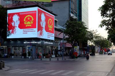 Đại lộ Nguyễn Huệ, TP. Hồ Chí Minh, rợp cờ hoa, sẵn sàng cho Ngày hội toàn dân. Ảnh: Thanh Vũ-TTXVN
