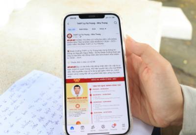 Thông tin bầu cử được Đoàn trường THPT Lý Tự Trọng cập nhật lên hệ thống mạng xã hội của nhà trường, nhằm tuyên truyền, giáo dục đến học sinh ý nghĩa và thông tin về ngày bầu cử. Ảnh: Phan Sáu - TTXVN