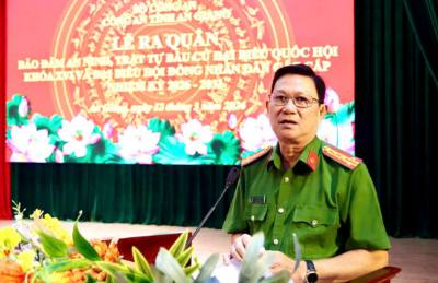 Đại tá Diệp Văn Thế, Phó Giám đốc Công an tỉnh An Giang, phát biểu chỉ đạo. Ảnh: Văn Sĩ - TTXVN