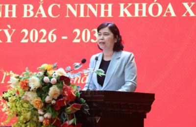 Phó Chủ tịch Thường trực HĐND tỉnh Bắc Ninh Trần Thị Hằng, đại biểu ứng cử HĐND tỉnh Bắc Ninh nhiệm kỳ 2026-2031, trình bày chương trình hành động. Ảnh: Thanh Thương - TTXVN