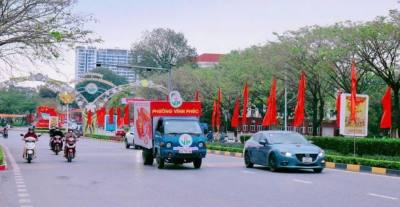 Phường Vĩnh Phúc tăng cường tuyên truyền thông tin về bầu cử bằng nhiều hình thức. Ảnh: Nguyễn Thảo - TTXVN